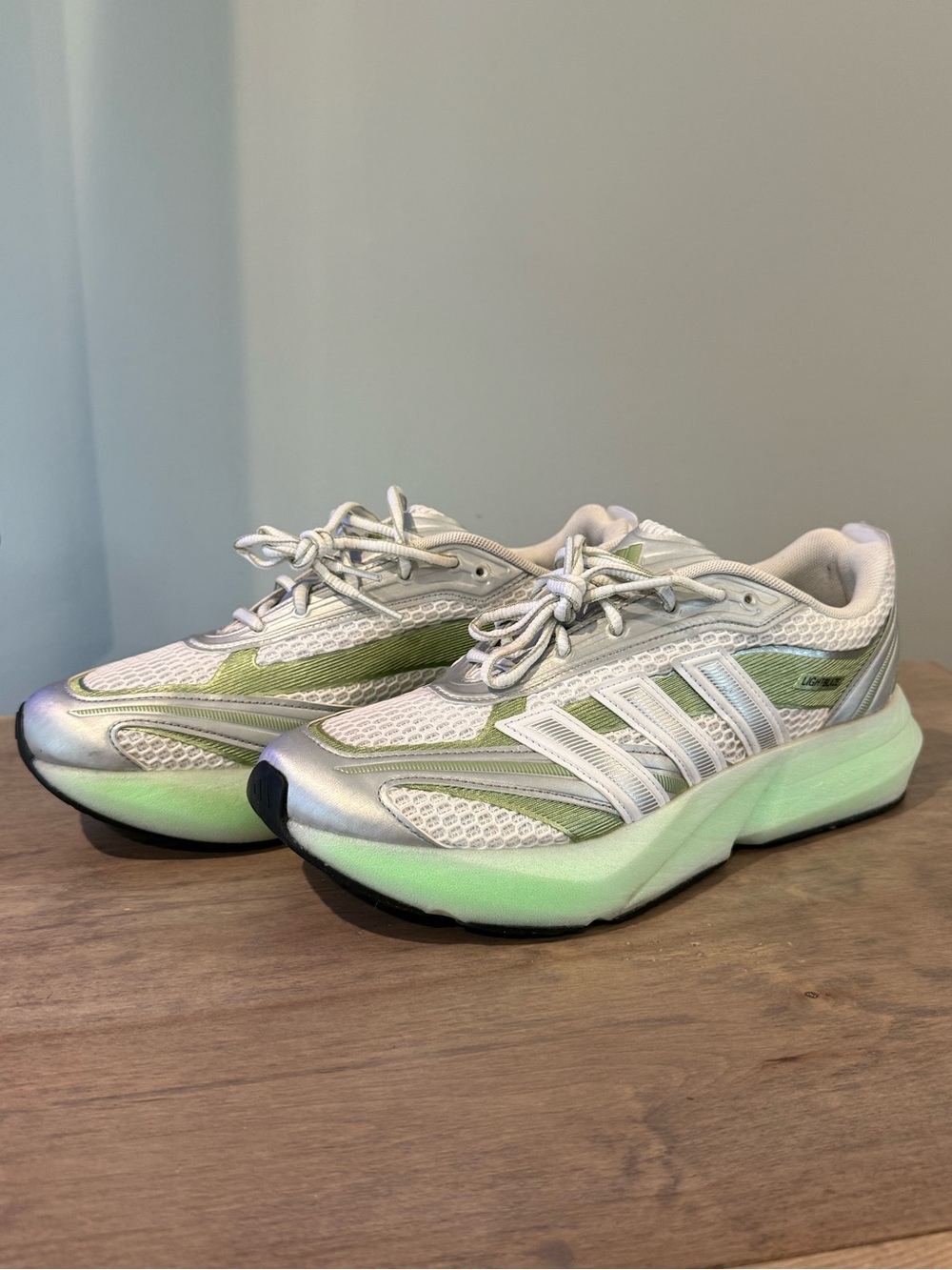 Women’s ’Adidas’ Light Blaze shoes